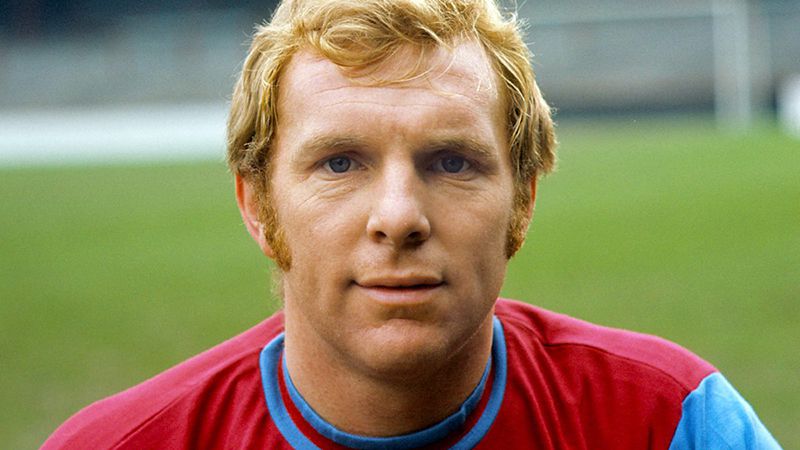 Cuộc đời và sự nghiệp bóng đá của Bobby Moore